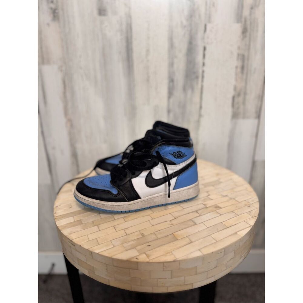 Nike Air Jordan 1 Mid UNC Black White Blue Sneakers Womens Size 5.5Y / 7W